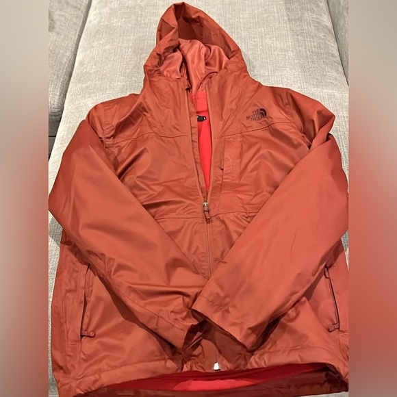 THE NORTH FACE Arrowood Triclimate Hooded Jacket Brick House Red/Cardinal NWT - Picture 5 of 5